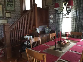 Red Brick Farmhouse B&B - Emma's Room - Image 4