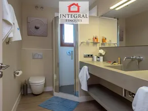 Luxury Apartment with Modern Amenities, 100m from Beach, Parking Included - Image 2
