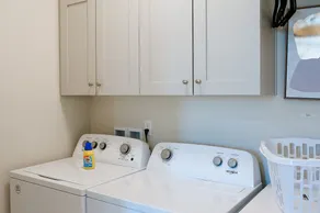 🌲The Monroe ⛰️Pet Friendly Townhouse With Majestic Views and EV Charger Hookup - Image 2