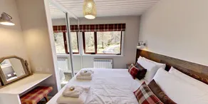 Beautiful 4 star, 2 bedroom chalet with stunning loch and mountain views - Image 5