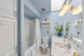 Bluff Bungalow / VIEW / 3 mi to beach / King bed / Pet friendly - Image 4