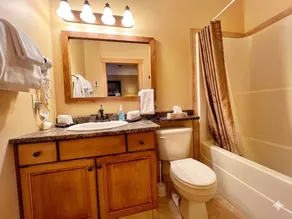 SullivanStone #18 - Central Air Conditioning - Private Hot Tub - Ski-in/Ski-out - Full Kitchen - Heated Garage - Baby Gear Available for Free. - Image 3