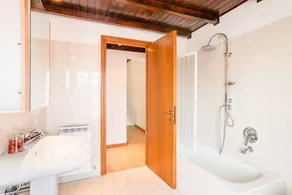 GuestHost - Le tre Ninfee Apt x6 with Free Parking - Image 3