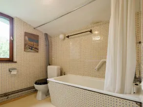 Rustic Retreat in Houvegné - Image 3