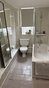 Cotswolds Castle Sleeps 8 with Enclosed Garden - Image 3
