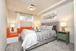 Cheerful 2 bedroom home close to York mills Subway, Free parking - Image 4