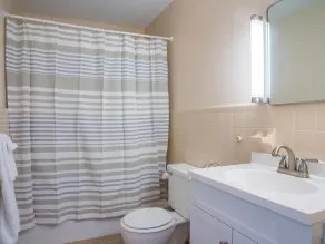 Waterfront Cottage on Beautiful, Crystal Clear Lake James - Image 3