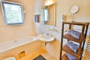 Villa med privat pool, grill og udsigt til havnen - Image 3