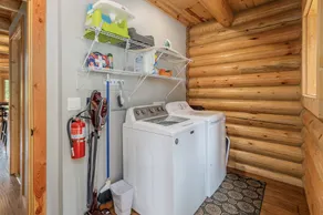 Bearfoot Chalet 3 Bedroom Home by NW Comfy Cabins - Image 2