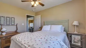 The Country Cottage w/ Beautiful Views-5 mi. from historic downtown - Image 4