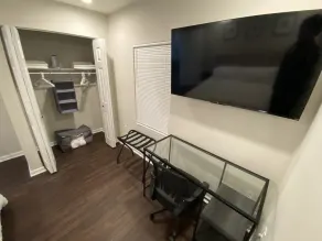 JackPotz BNB- Cozy Modern Bungalow, 5 min. to Two Kings and More! - Image 2
