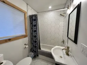 Cozy Cabin 20m South of Tobermory-firepit, yard & gorgeous backyard spa - Image 2