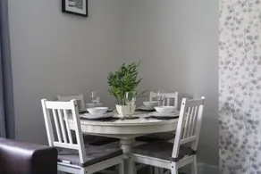 Chestnut House - Sleeps 4 - Pet friendly - Parking - Image 5