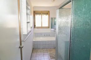 COZY LOVELY LITTLE HOUSE IN WERRIBEE - Image 3