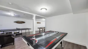 NEUE LISTE: COLONIAL COMPOUND MIT ÜBERGRÖSSEN WOHNZIMMERN, GYM UND ARCADE ROOM IN DER NÄHE DES SOUTHAMPTON VILLAGE - Image 4