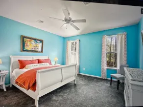 Spacious End-unit Town house w/lots of Amenities - Image 5