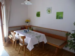 Apartamento 1 com 2 quartos e uma grande varanda virada a sul - Image 3