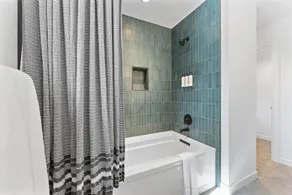 @HouseonGlacier - Modern Ski-in, Ski-Out Chalet with Private Hot Tub & View - Image 5