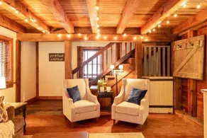 2 bedroom, 1.5 baths, full kitchen, comfortable living space with free parking - Image 5