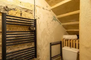 Pleasant, centrally-located house - Image 3