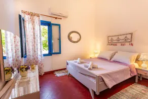 2BD Traditional Mediterranean Family House 10min from the beach - Image 4