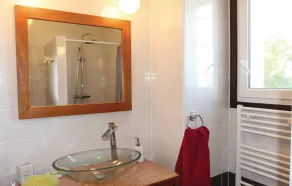 Beautiful Home In Apt - Image 3