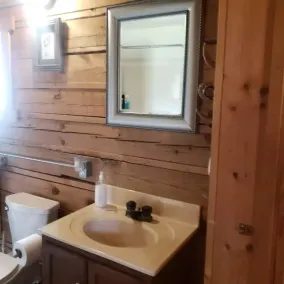 Cozy cabin retreat close to kayaking and hiking trails. - Image 3