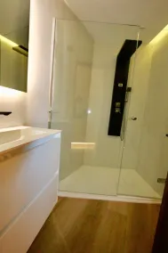 Apartamento-casa de Diseño con Entrada Privada y Pequeña Piscina - Image 3