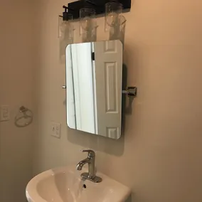 For Traveling Professionals! Newly Renovated 1bed/1bath-10 minutes to downtown - Image 4