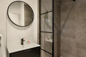 Studio Apartment in Trendy Hyde Park - Image 3