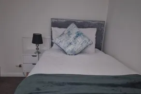 2-Bed - Sleeps 6 - Free Parking - Image 3