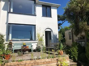5 Bed House - Sleeps 15 - Pets - Garden - Parking - Image 5