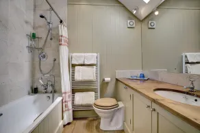 Luxury 5* Gold & ROSE Award self-catering converted barn,  idyllic rural setting - Image 3