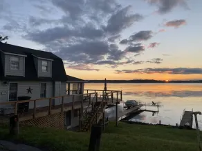 Finger Lakes Spectacular Cayuga Water Front Private & Super Clean! Best Location - Image 2