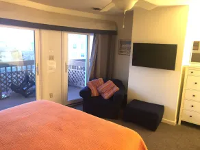 Three Level Townhouse with Beautiful Ocean Views - Image 4