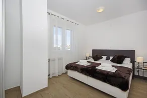 Apartment 46 sqm directly on the sea with heated salt pool and motor boat 115hp - Image 4