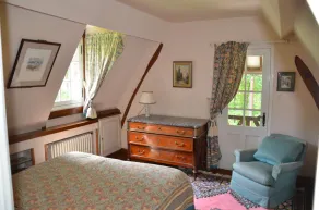 Komfortabelt Normandie Sommerhus med 120 hektar stor skov - Image 3
