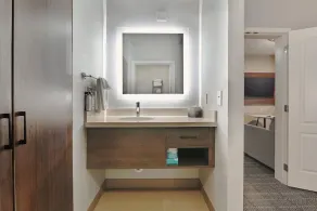 2 Bedroom | Free Breakfast. Indoor Pool - Image 5