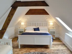 2 bedroom accommodation in Bickenhall, near Taunton - Image 5