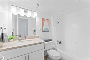 Central Hyde Park 2BR/2BA close to UT,Moody Center - Image 2
