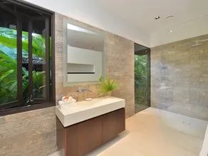 Bayu On Murphy Street - Luxury 4 Bedroom Home - Image 3