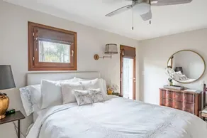 Boutique Luxury in Upscale Area with Private Entry & Bath, Villa B - Image 5
