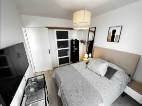 Grand F2 dernier etage belle vue - Image 3