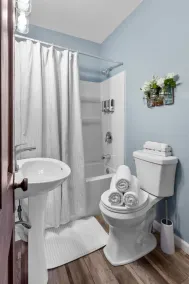 Sweet Cherry Escape | Charming 1930s 2BR Near Katy Trail & Daniel Boone Home - Image 5