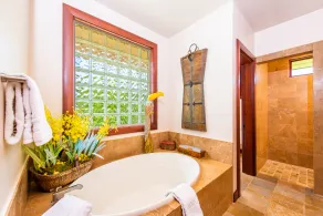 INSTREDIBLE SWEEPING OCEAN OG COASTLINE VIEWS. UNBEATABLE VALUE !! - Image 3