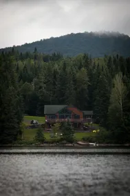 Abgeschieden, Luxus Adirondack Waterfont in den Great North Woods - Image 3