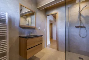 Rare & Newly renovated! On the church place - Image 2