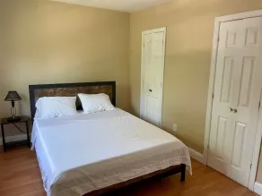 The Village - Private apartment w/ parking 5 min walking - Image 5