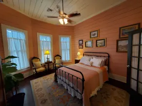 Charming & Cozy Victorian in Quiet Residential Setting - Image 4