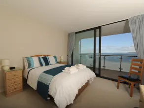 Panoramic views over the beach from a stylish apartment in a landmark building. - Image 4